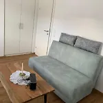 Nefer, Haus