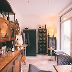 Nefer, Haus Hotel