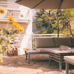 Nefer, Haus Hotel