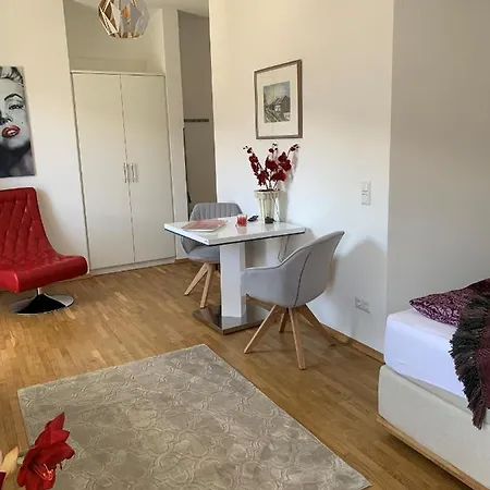 Nefer, Haus * 巴德加斯坦