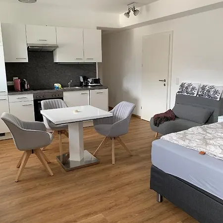 Nefer, Haus * 巴德加斯坦