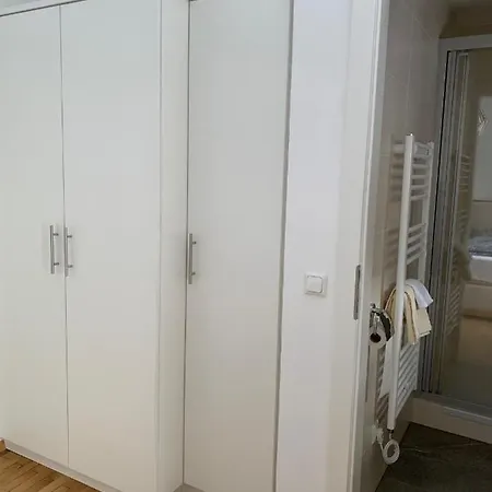 Nefer, Haus 酒店 *