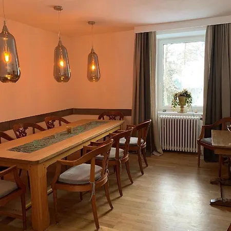 Nefer, Haus Hotel *