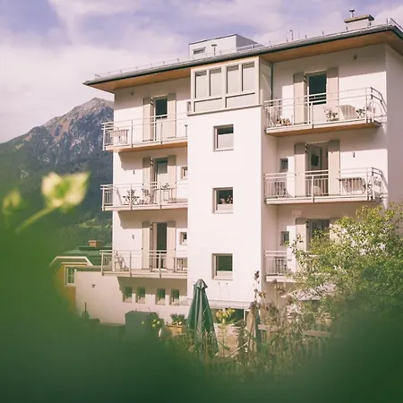 Hotel Nefer, Haus