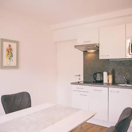 Nefer, Haus Hotel