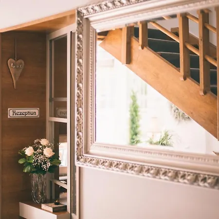 Nefer, Haus 酒店 巴德加斯坦