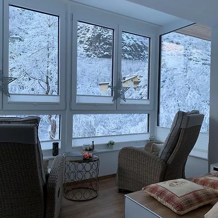 Nefer, Haus ホテル