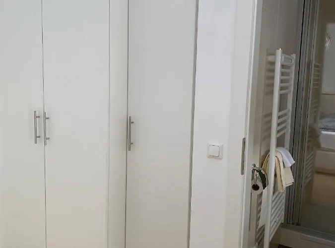 Nefer, Haus فندق *