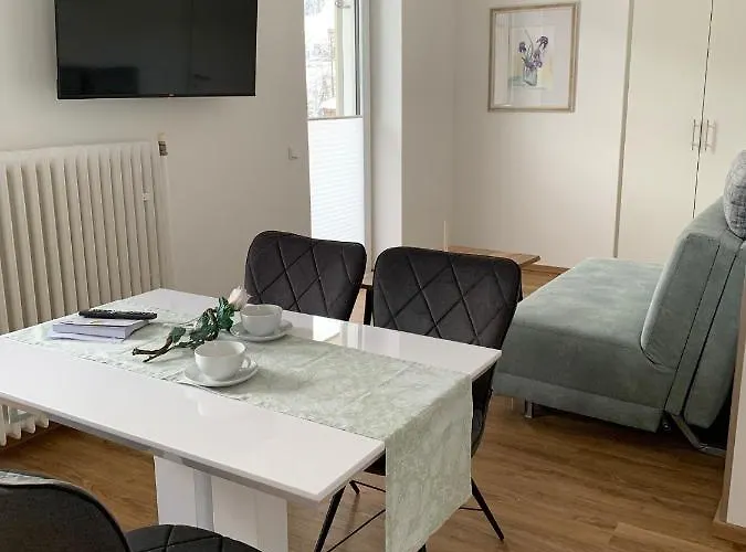 Nefer, Haus فندق