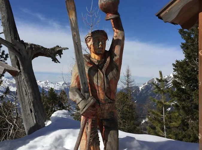 Nefer, Haus باد جاستاين