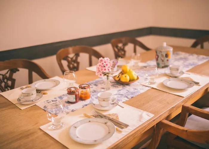 Nefer, Haus باد جاستاين