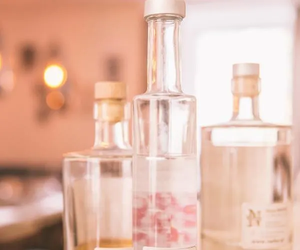 Nefer, Haus باد جاستاين