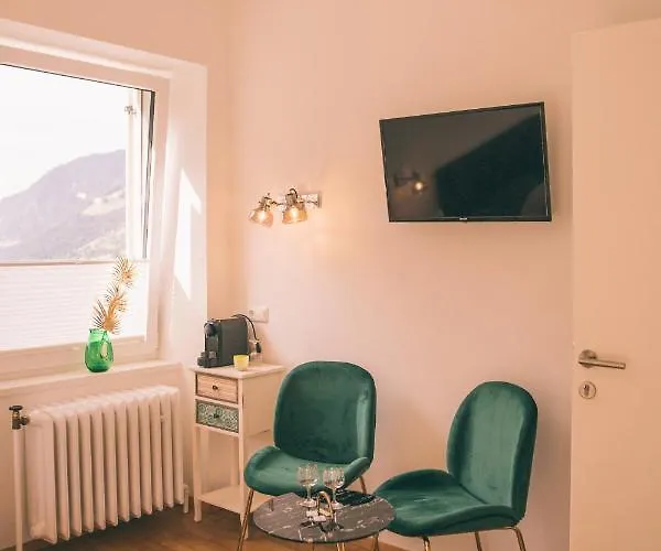 Nefer, Haus * باد جاستاين