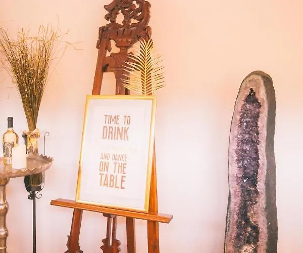 Nefer, Haus فندق باد جاستاين