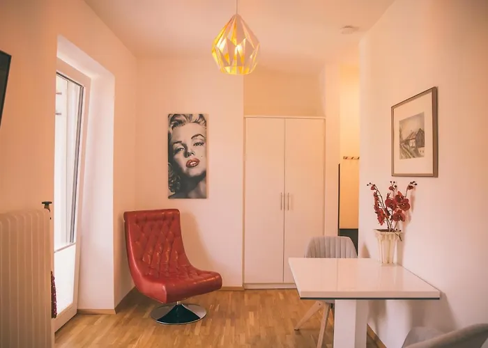 Nefer, Haus * باد جاستاين