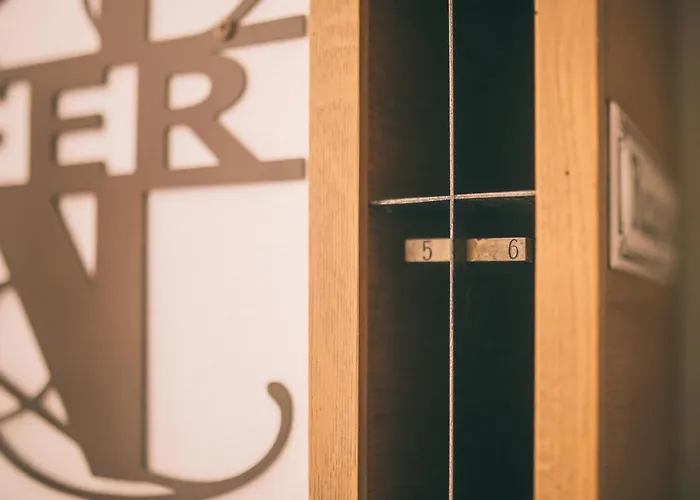 Nefer, Haus * باد جاستاين