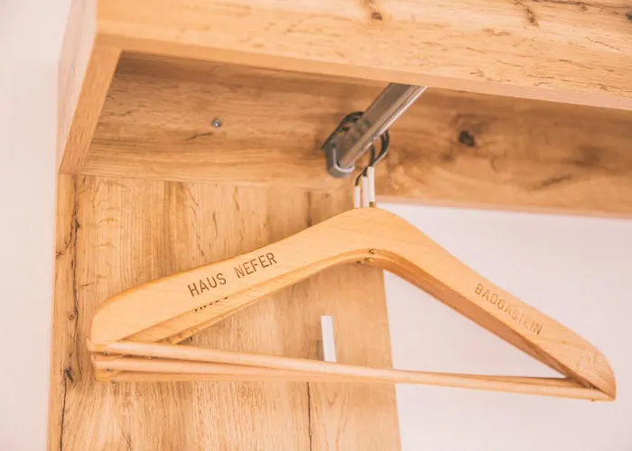 Nefer, Haus * باد جاستاين