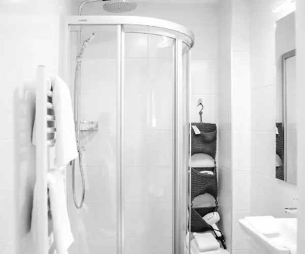 Nefer, Haus فندق *