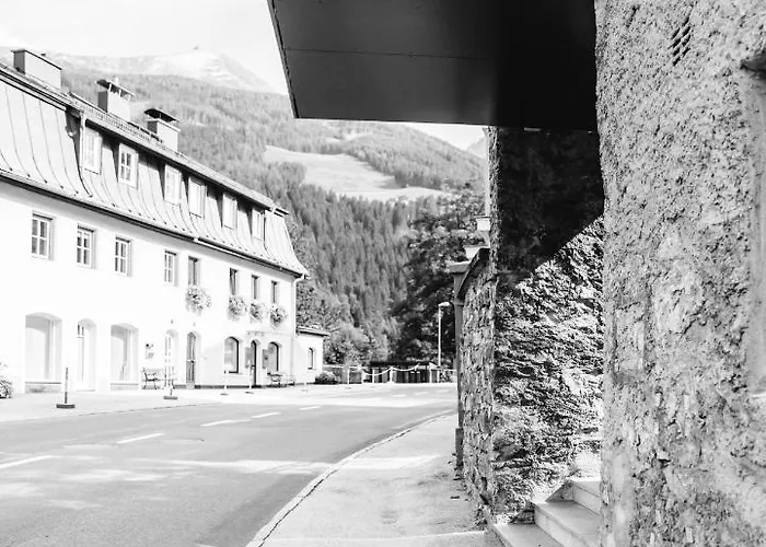 Nefer, Haus فندق