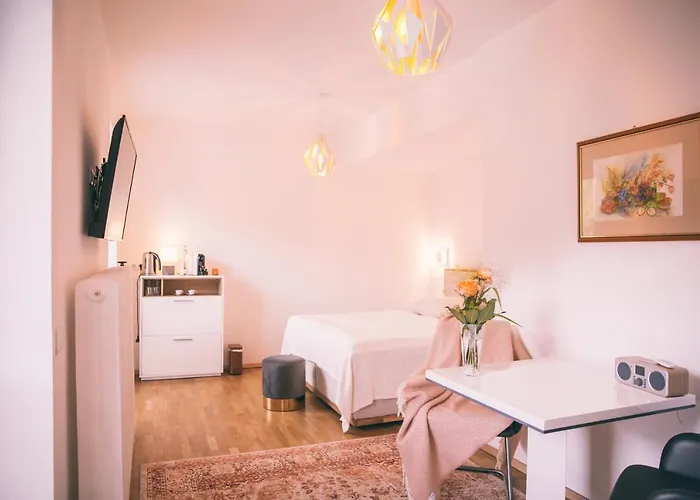 Nefer, Haus فندق *