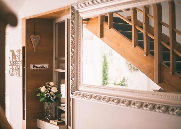 Nefer, Haus فندق باد جاستاين