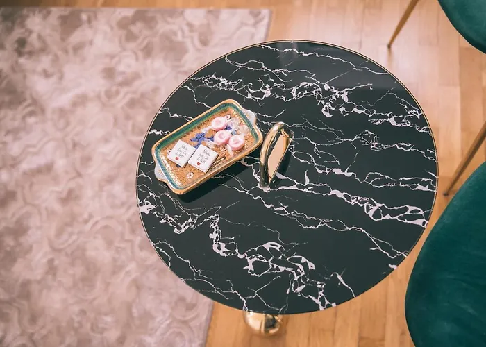 Nefer, Haus * باد جاستاين