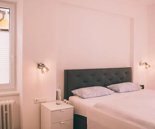 Nefer, Haus فندق باد جاستاين